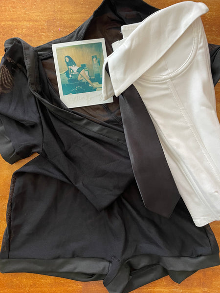 NEW STELLA BAREY WORN WARDROBE BUNDLE WITH SIGNED POLAROID